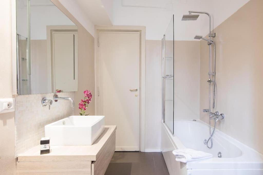 רומא My Trastevere Three Bedroom View Apartment -Top Collection מראה חיצוני תמונה